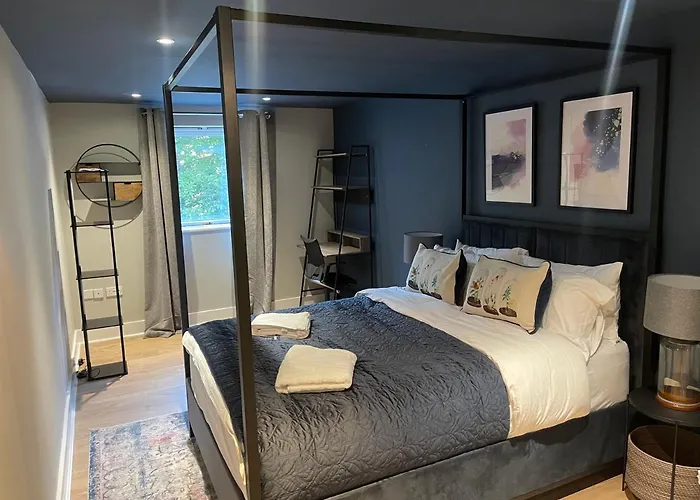 3Br Apt Near Excel, O2 & City Airport!